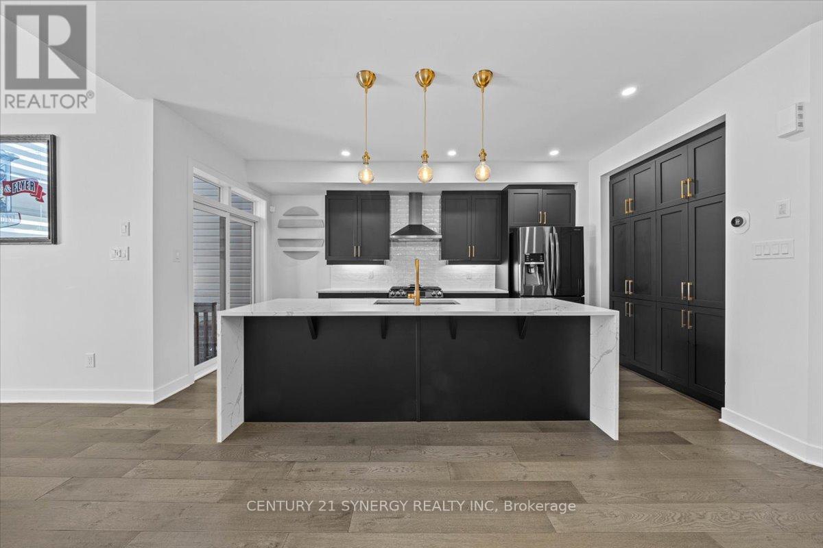 92 Longworth Avenue, Ottawa, Ontario  K1T 0S7 - Photo 2 - X12497714