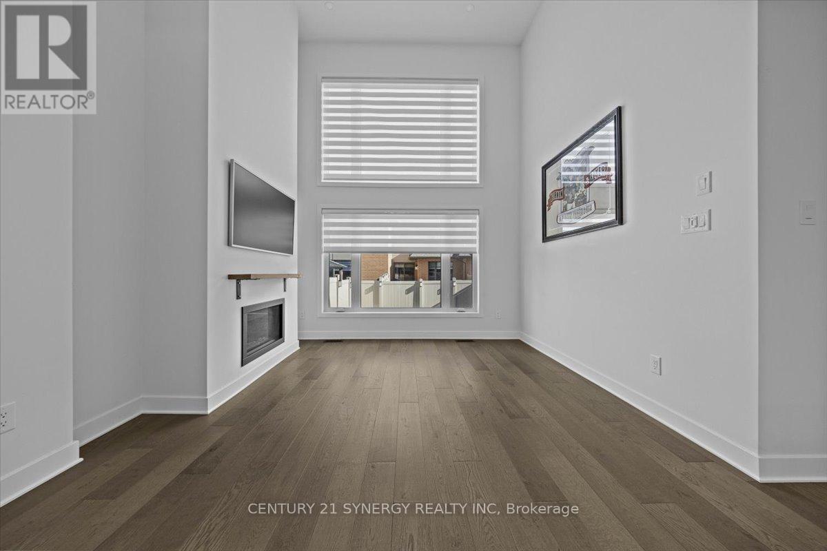 92 Longworth Avenue, Ottawa, Ontario  K1T 0S7 - Photo 4 - X12497714