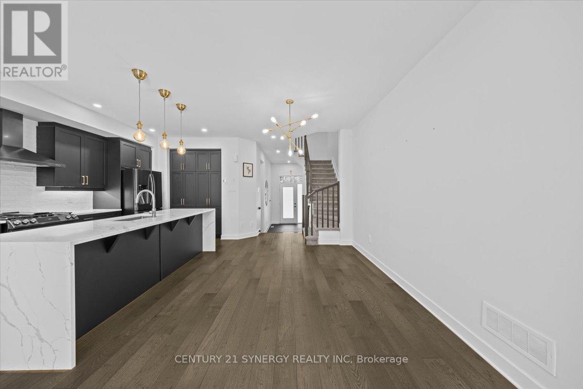 92 Longworth Avenue, Ottawa, Ontario  K1T 0S7 - Photo 5 - X12497714