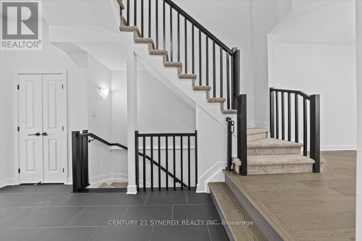 92 Longworth Avenue, Ottawa, Ontario  K1T 0S7 - Photo 6 - X12497714