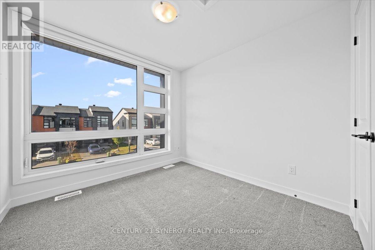 92 Longworth Avenue, Ottawa, Ontario  K1T 0S7 - Photo 9 - X12497714