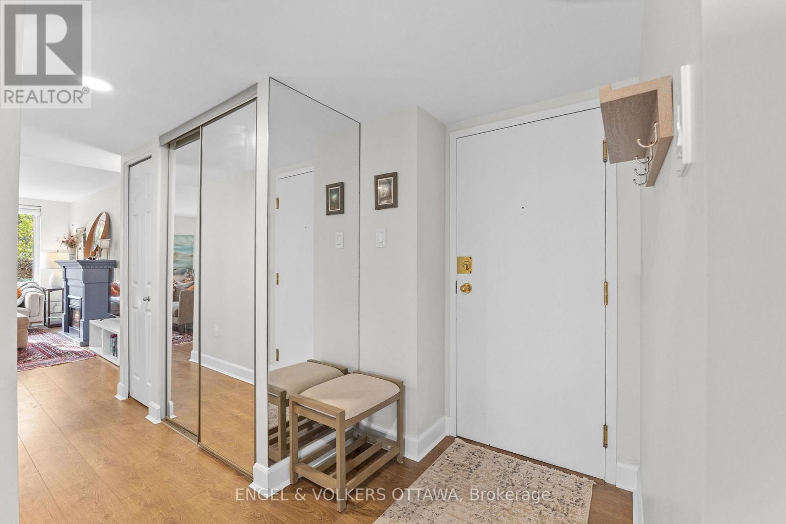 101 - 800 Mckellar Avenue, Ottawa, Ontario  K2A 2X5 - Photo 3 - X12497724