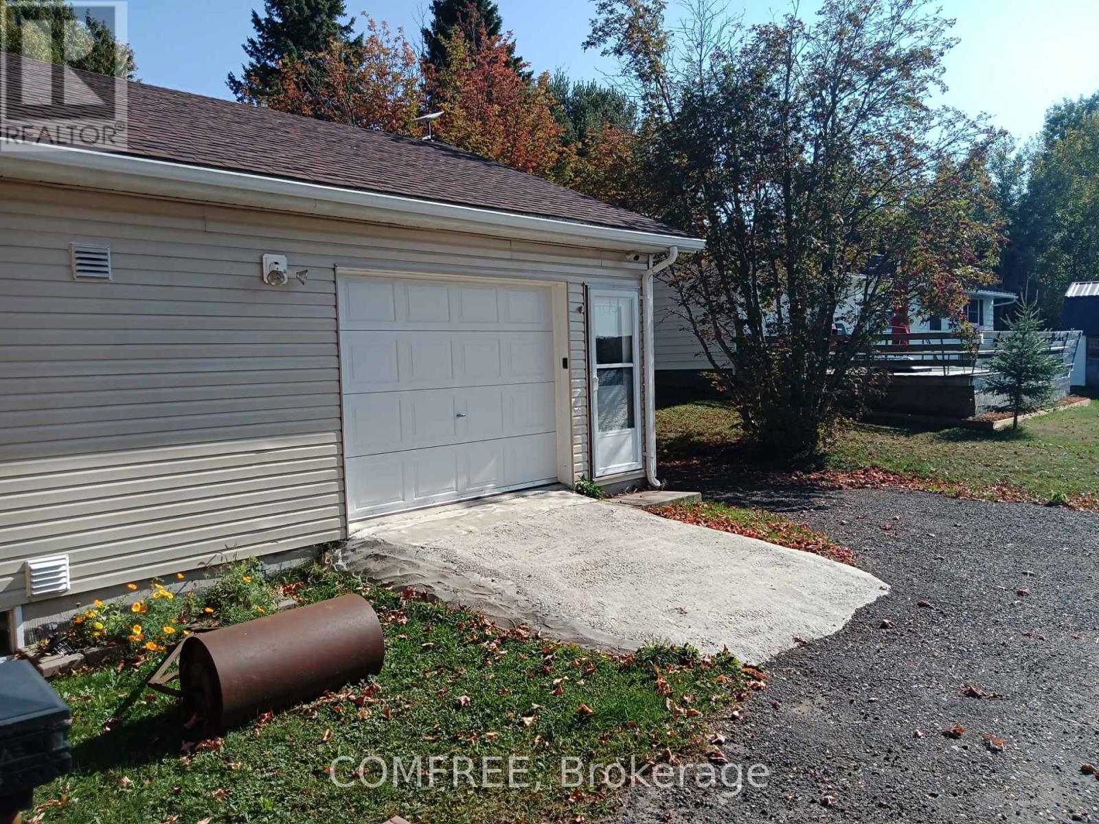 76 Lake Street, South Algonquin, Ontario  K0J 2M0 - Photo 3 - X12497742