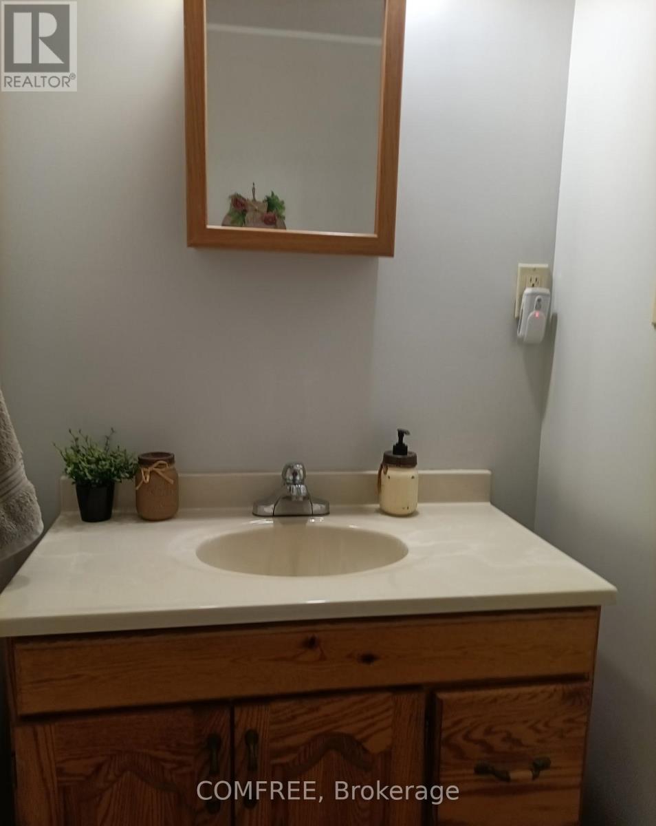 76 Lake Street, South Algonquin, Ontario  K0J 2M0 - Photo 38 - X12497742