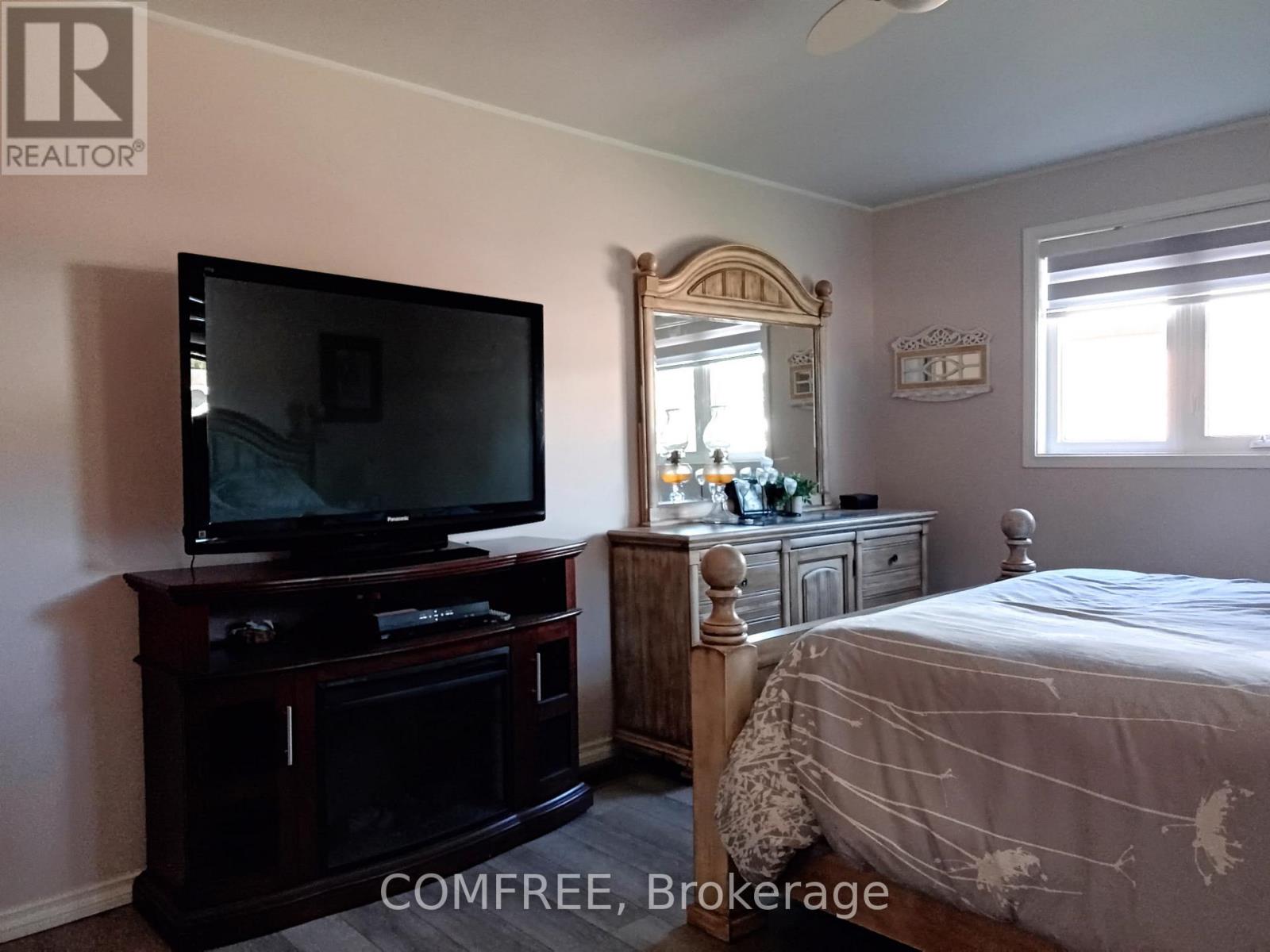 76 Lake Street, South Algonquin, Ontario  K0J 2M0 - Photo 7 - X12497742