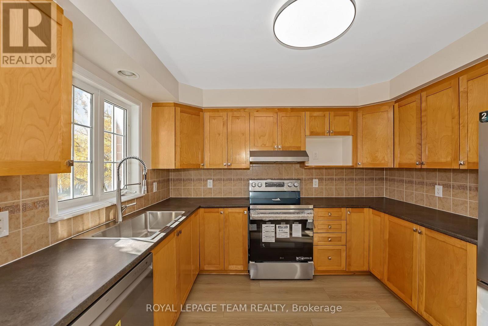 229 - 90 Edenvale Drive, Ottawa, Ontario  K2K 3N8 - Photo 13 - X12497886