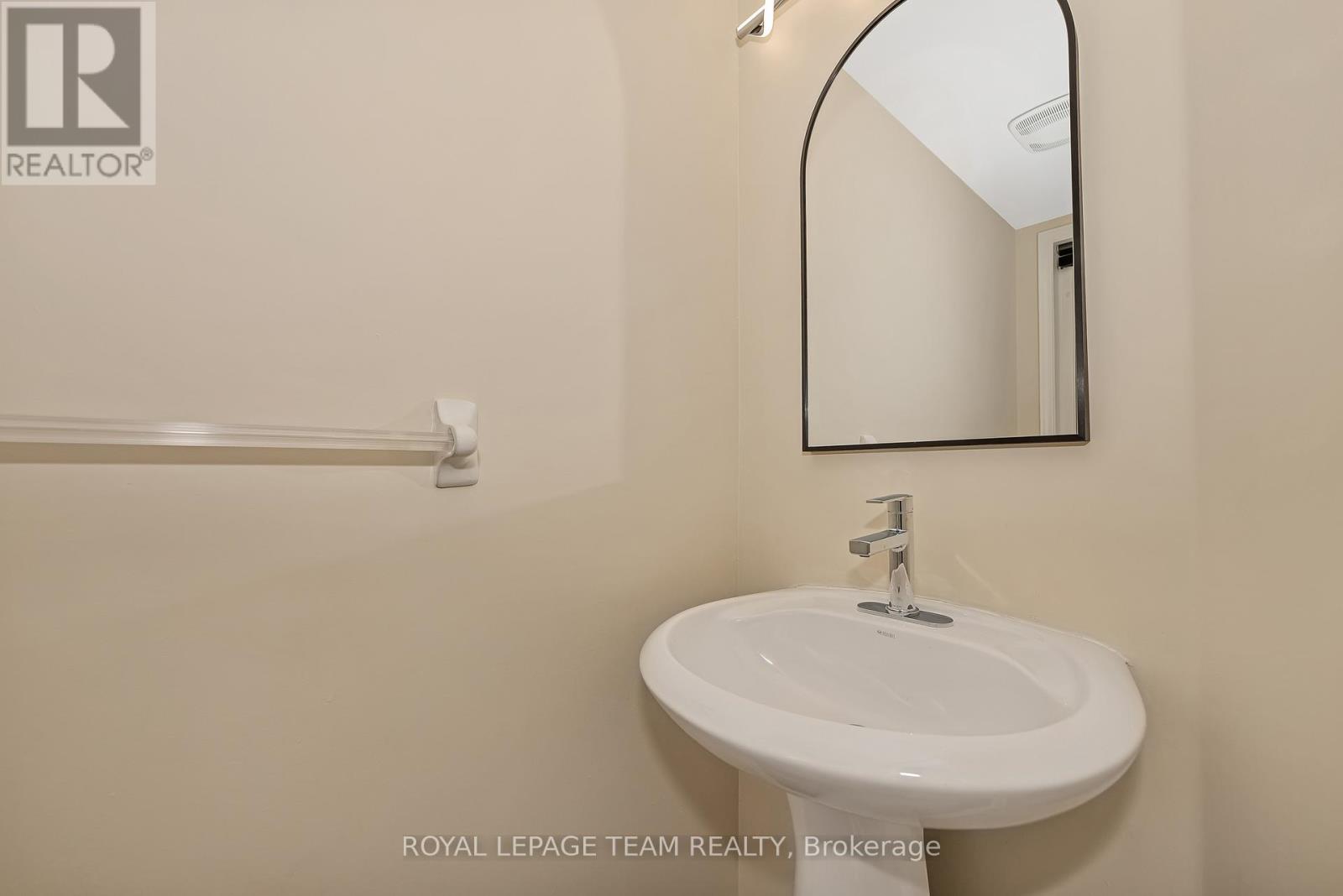 229 - 90 Edenvale Drive, Ottawa, Ontario  K2K 3N8 - Photo 7 - X12497886