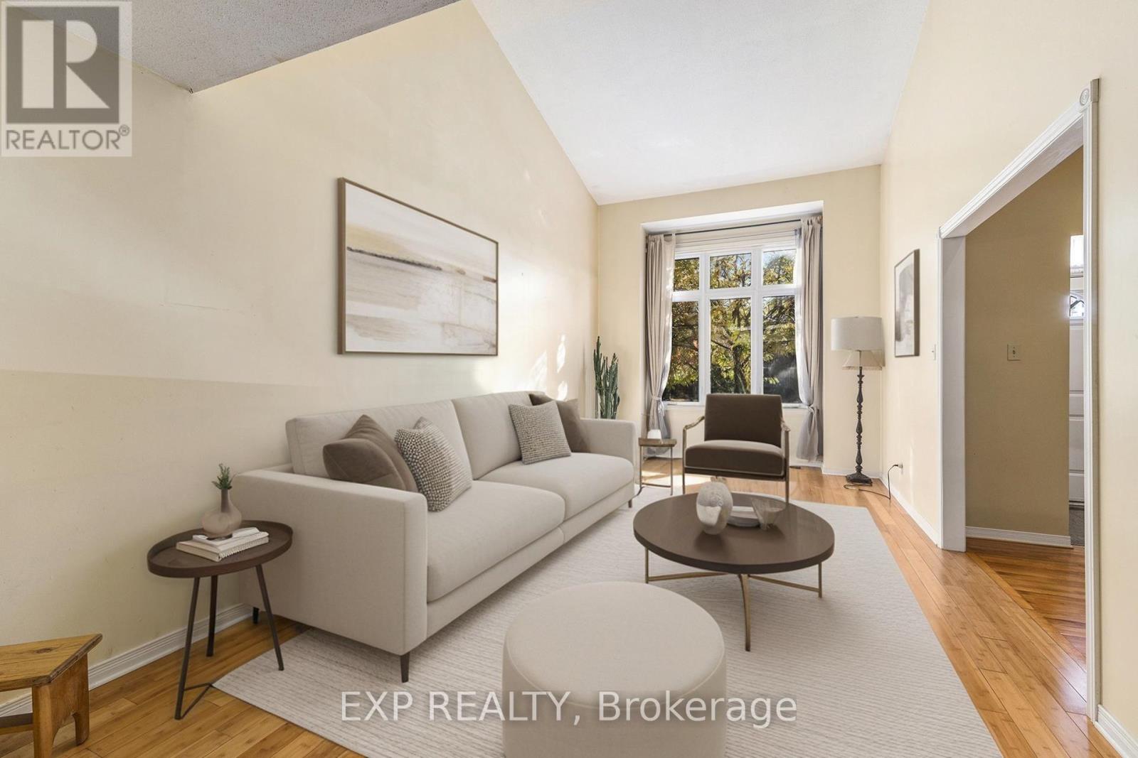 10 Pommel Crescent, Ottawa, Ontario  K2M 1A2 - Photo 3 - X12497894