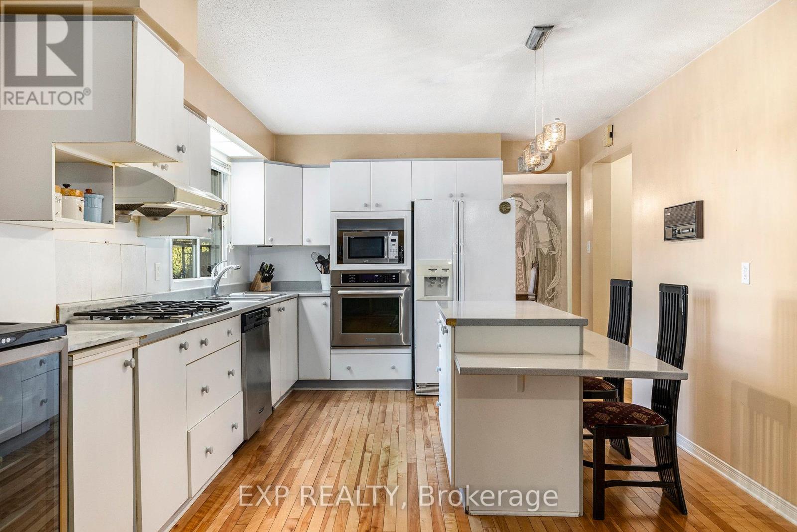 10 Pommel Crescent, Ottawa, Ontario  K2M 1A2 - Photo 6 - X12497894