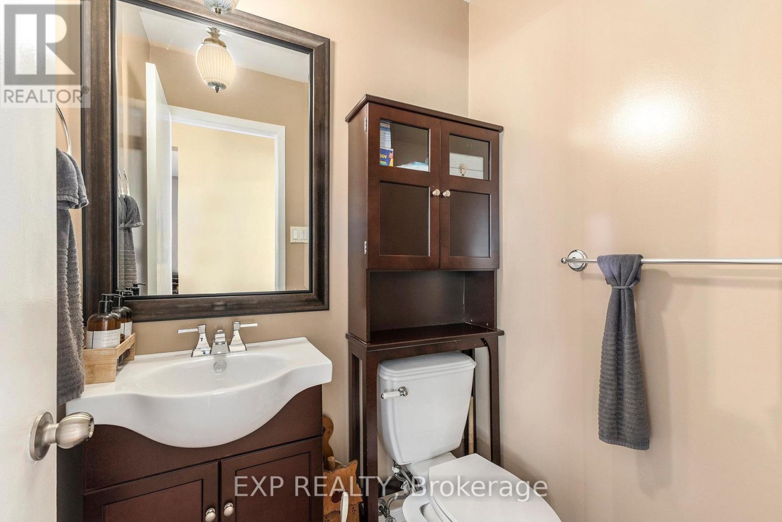 10 Pommel Crescent, Ottawa, Ontario  K2M 1A2 - Photo 9 - X12497894