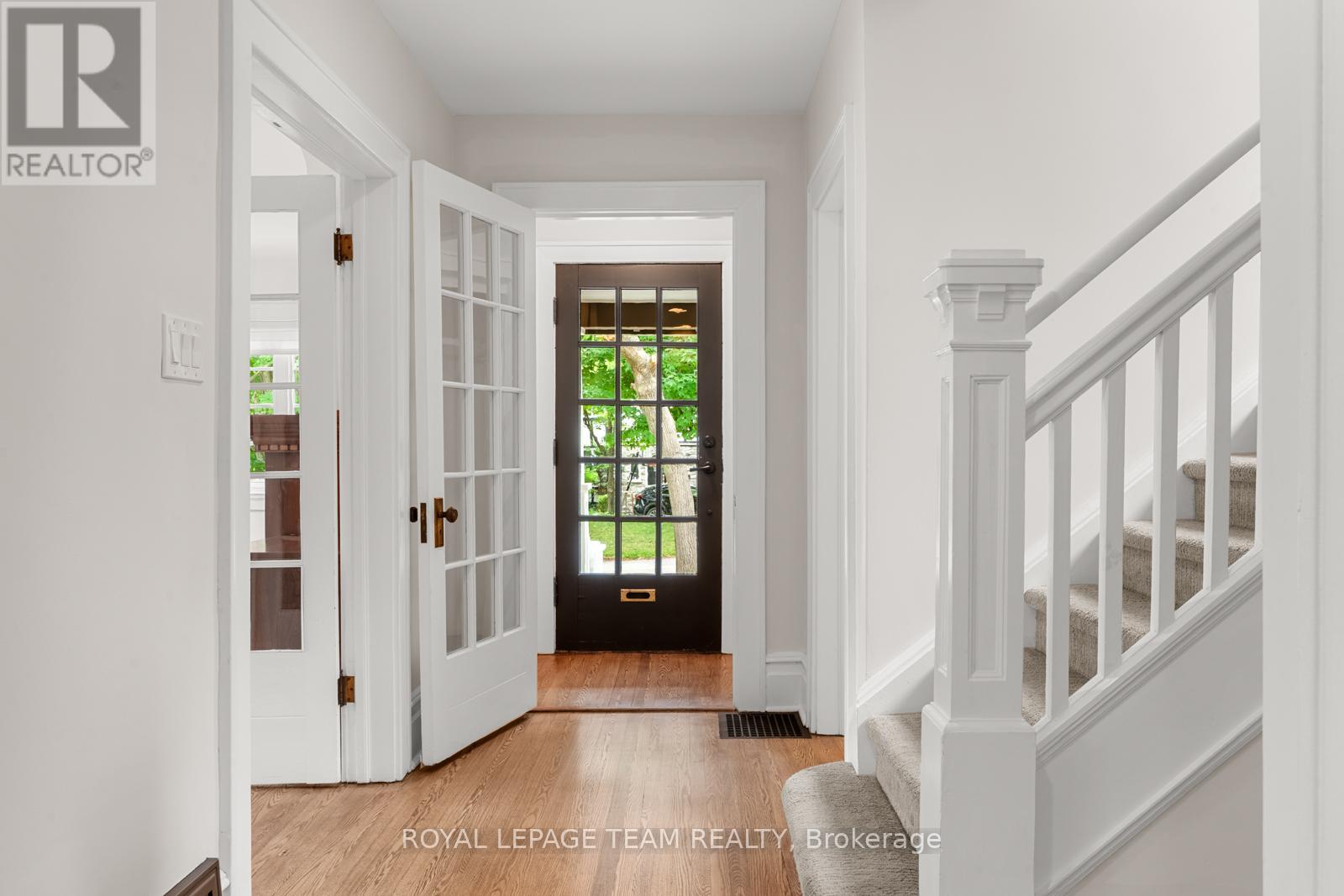 308 Manor Avenue, Ottawa, Ontario  K1M 0H8 - Photo 3 - X12497908