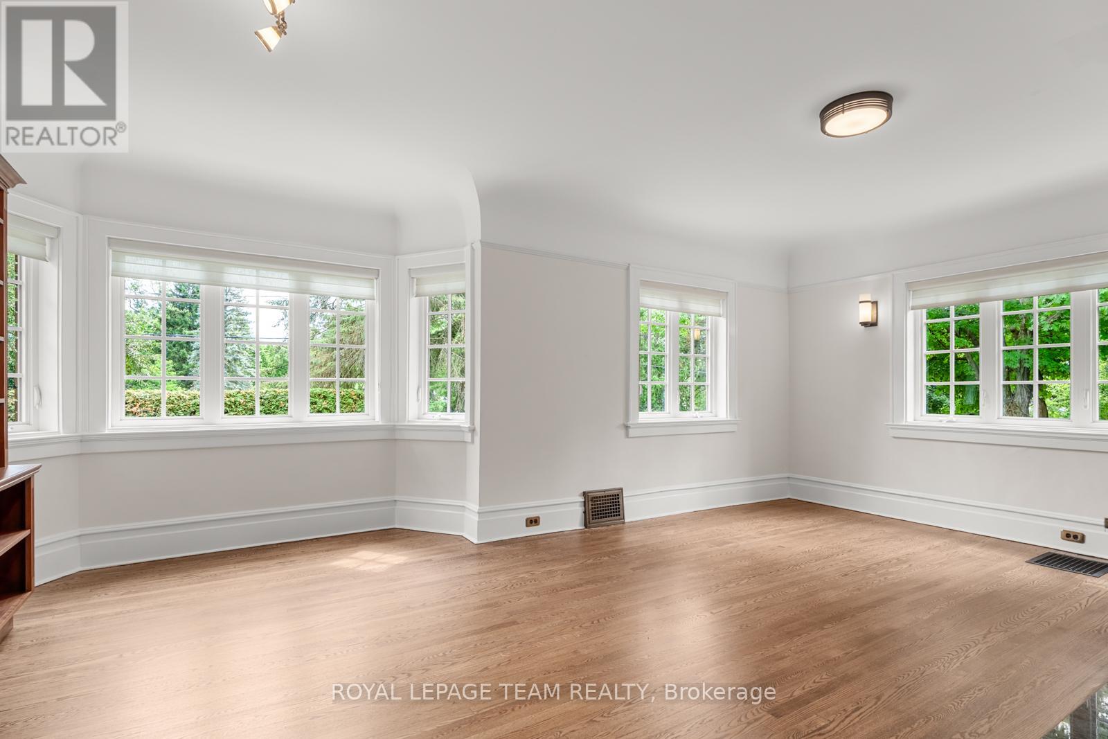 308 Manor Avenue, Ottawa, Ontario  K1M 0H8 - Photo 6 - X12497908