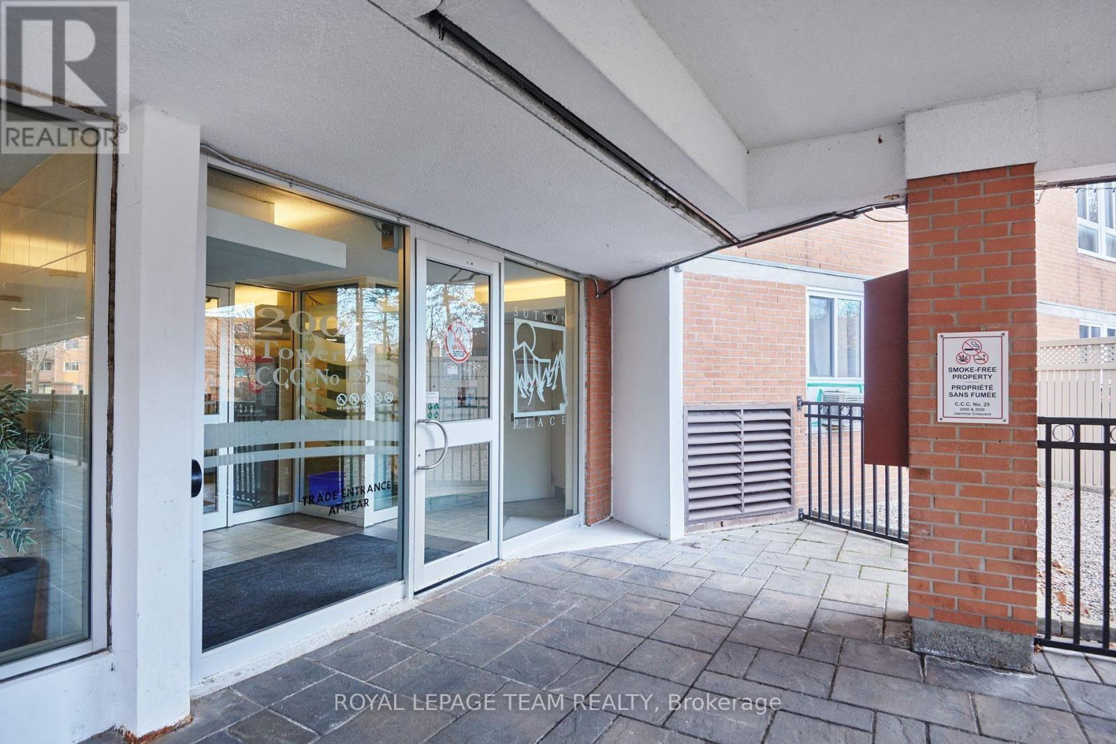 811 - 2000 Jasmine Crescent, Ottawa, Ontario  K1J 8K4 - Photo 2 - X12498010