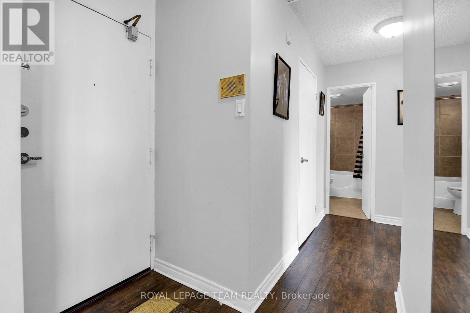 811 - 2000 Jasmine Crescent, Ottawa, Ontario  K1J 8K4 - Photo 4 - X12498010