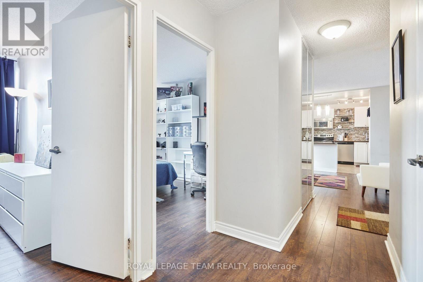 811 - 2000 Jasmine Crescent, Ottawa, Ontario  K1J 8K4 - Photo 5 - X12498010