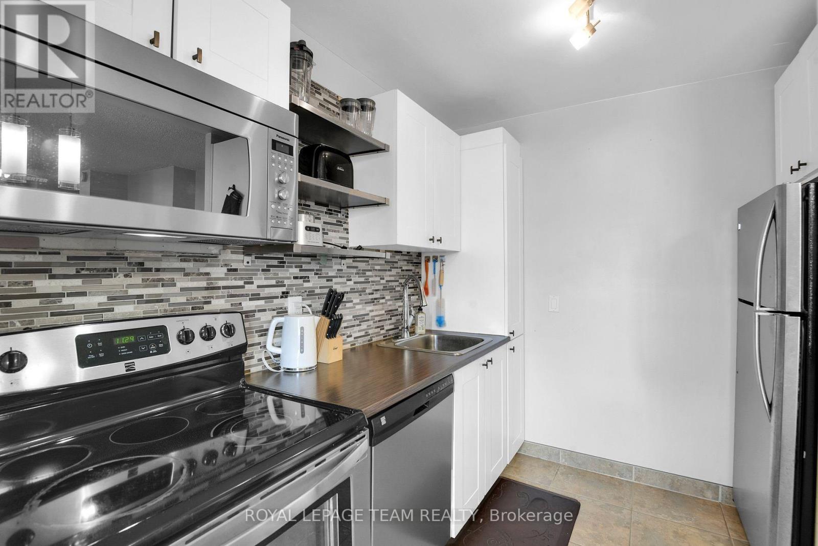 811 - 2000 Jasmine Crescent, Ottawa, Ontario  K1J 8K4 - Photo 9 - X12498010