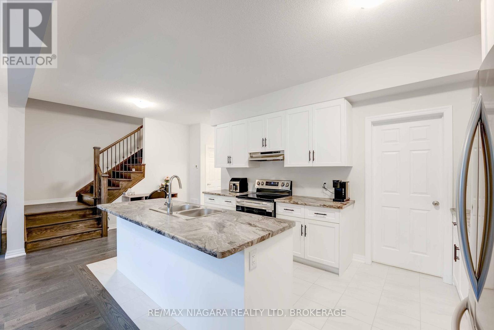 Main - 90 Hillcrest Road, Port Colborne, Ontario  L3K 6E4 - Photo 13 - X12497312