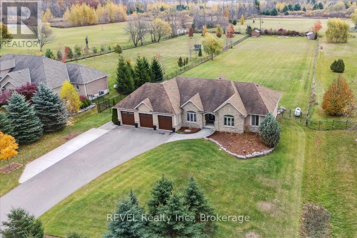 1330 Concession 6 Road W, Hamilton, Ontario  L8B 1N1 - Photo 3 - X12497382