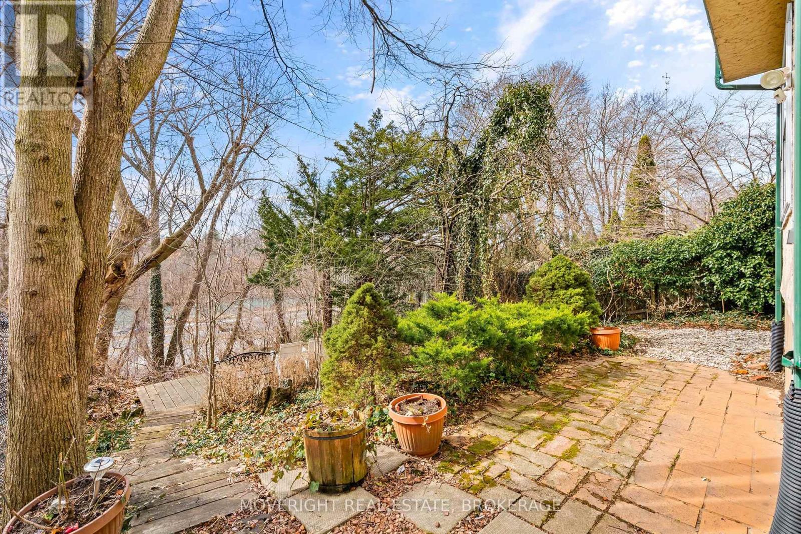 31 Yates Street, St. Catharines, Ontario  L2R 5R3 - Photo 10 - X12497512