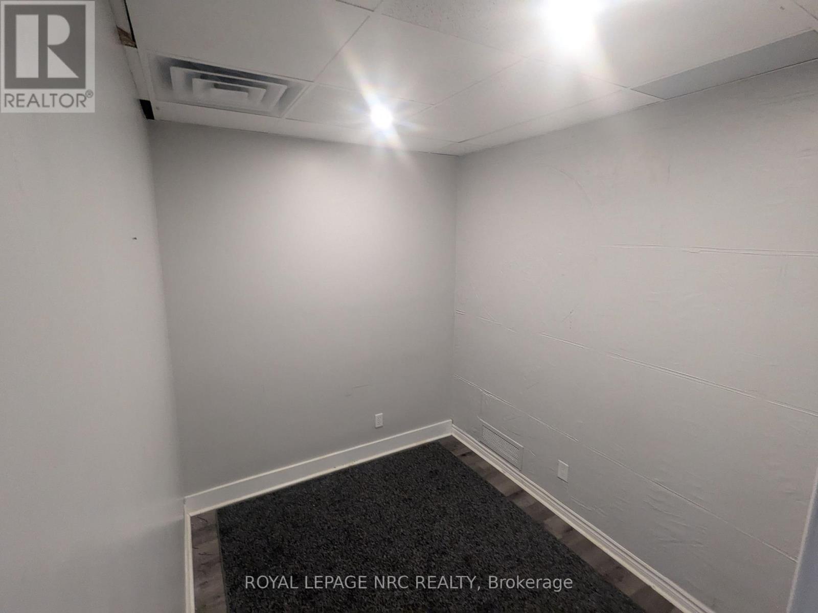 201 - 6150 Valley Way, Niagara Falls, Ontario  L2E 1Y3 - Photo 6 - X12497514