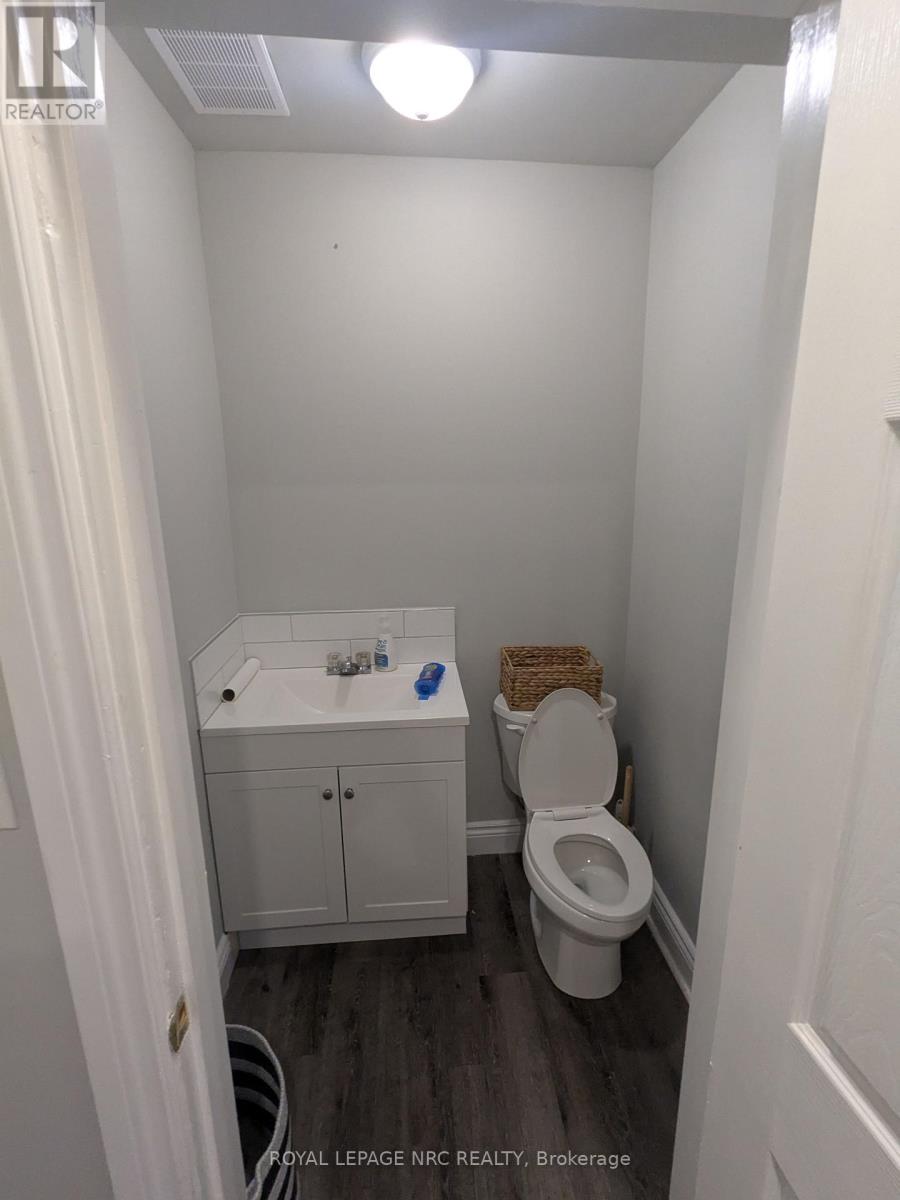 201 - 6150 Valley Way, Niagara Falls, Ontario  L2E 1Y3 - Photo 7 - X12497514