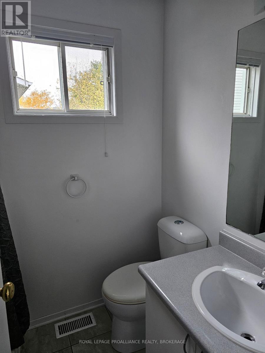 915 Warburton Crescent, Kingston, Ontario  K7M 8L3 - Photo 13 - X12497610