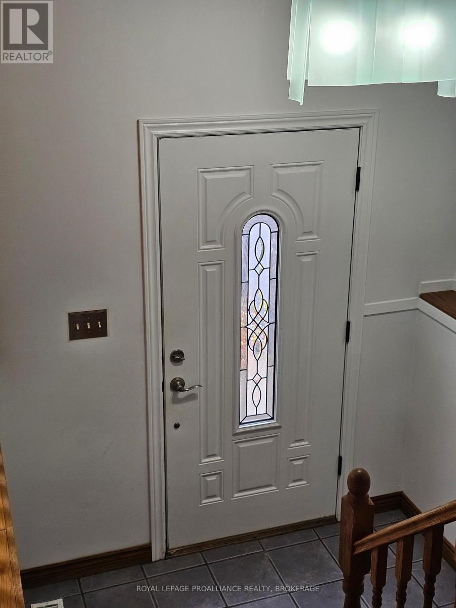 915 Warburton Crescent, Kingston, Ontario  K7M 8L3 - Photo 5 - X12497610