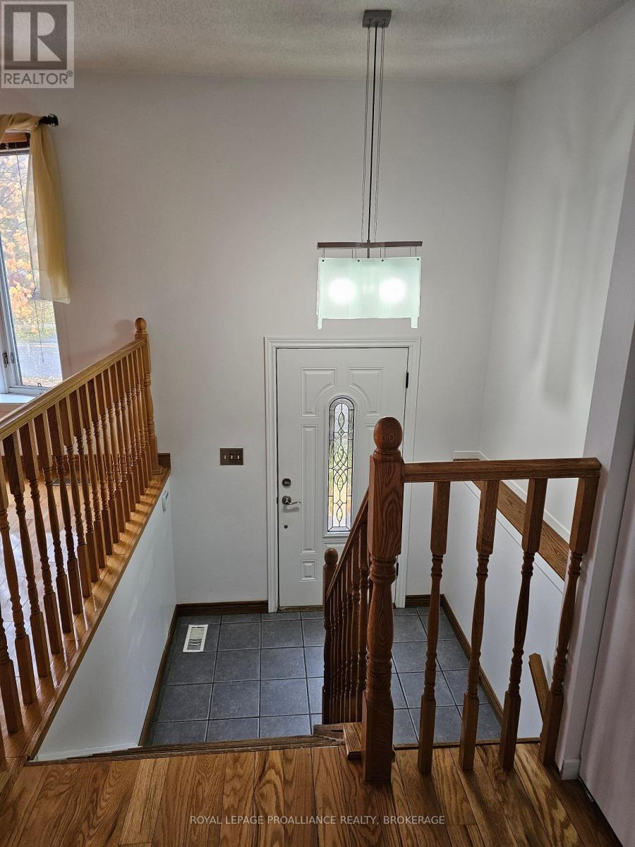 915 Warburton Crescent, Kingston, Ontario  K7M 8L3 - Photo 7 - X12497610