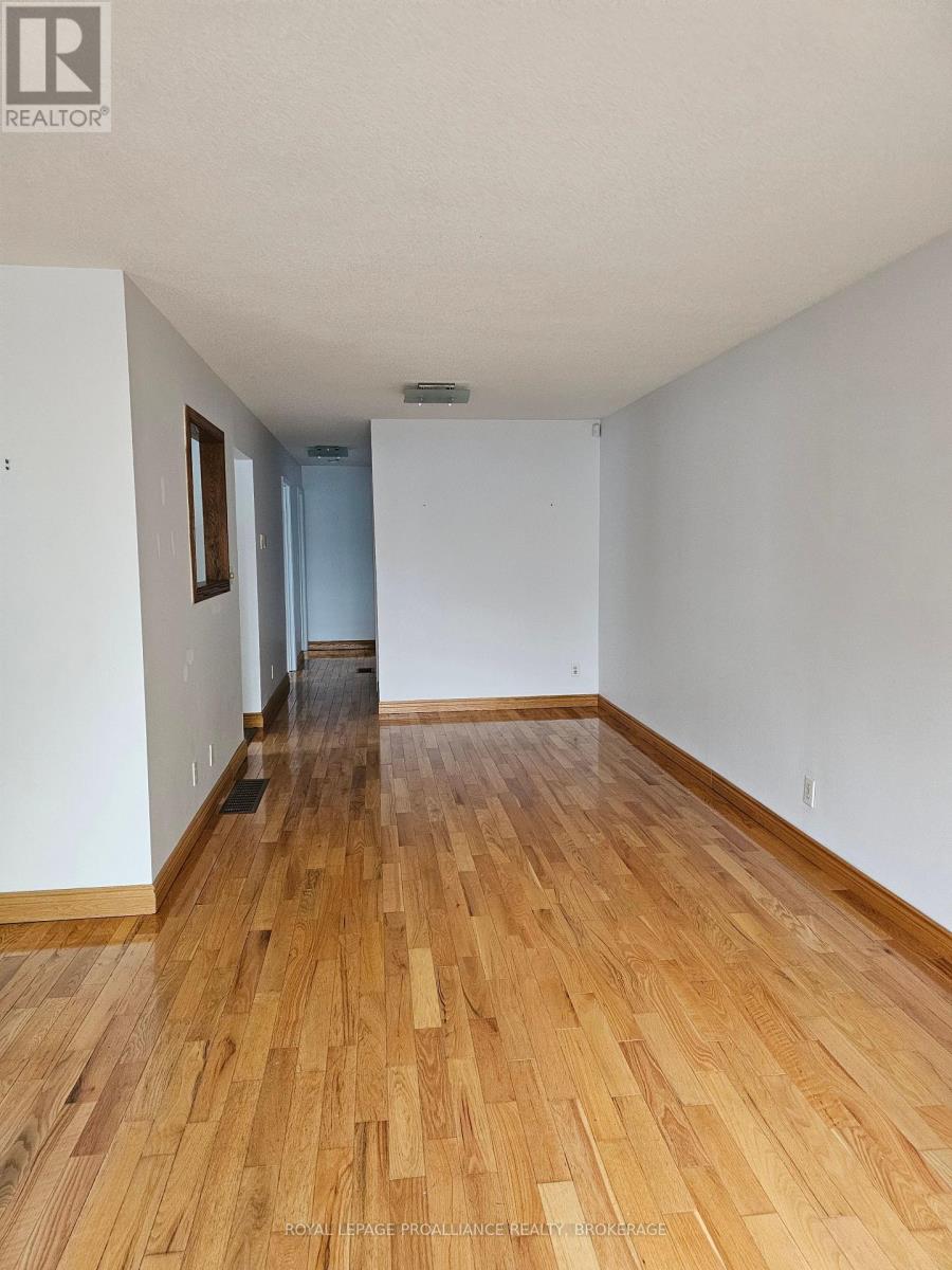 915 Warburton Crescent, Kingston, Ontario  K7M 8L3 - Photo 8 - X12497610