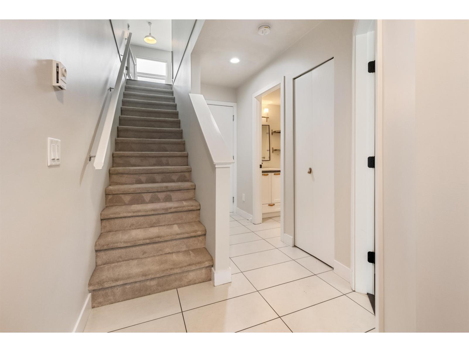 6 16223 23a Avenue, Surrey, British Columbia  V3Z 6P4 - Photo 2 - R3063525