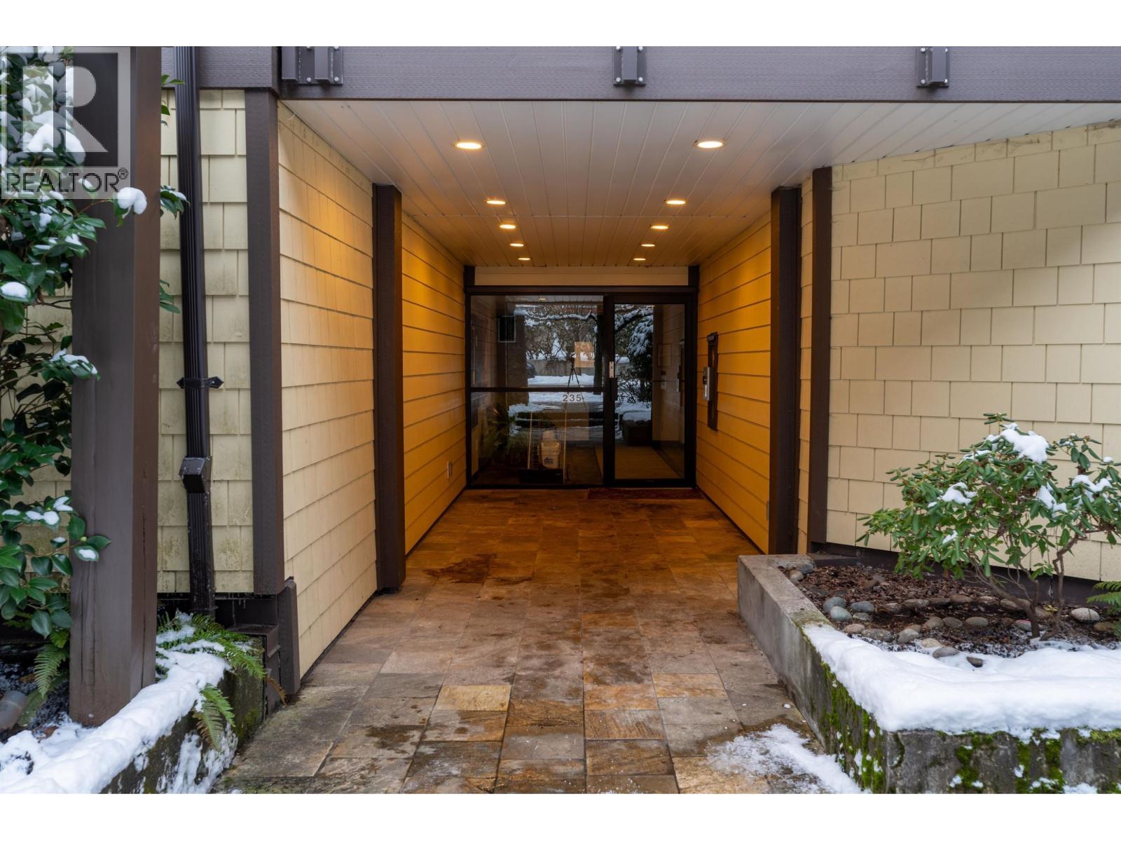 105 235 W 4th Street, North Vancouver, British Columbia  V7M 1H8 - Photo 4 - R3059424