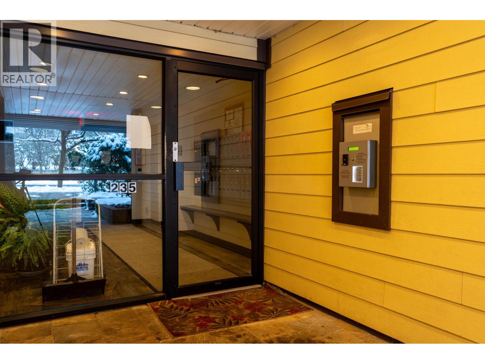 105 235 W 4th Street, North Vancouver, British Columbia  V7M 1H8 - Photo 3 - R3059424