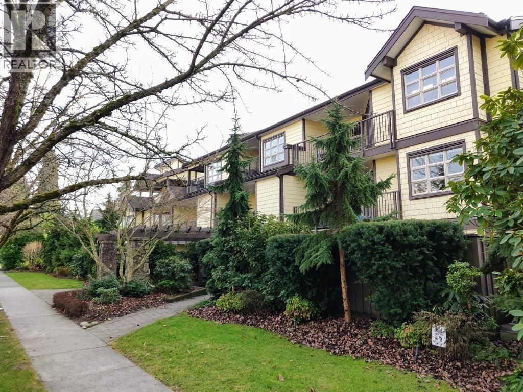 105 235 W 4TH STREET, North Vancouver, British Columbia