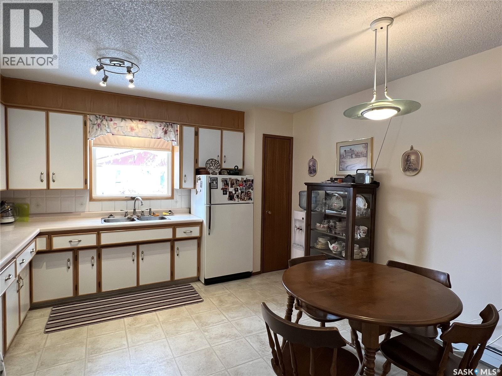 514 2nd Street E, Meadow Lake, Saskatchewan  S9X 1G6 - Photo 3 - SK022120