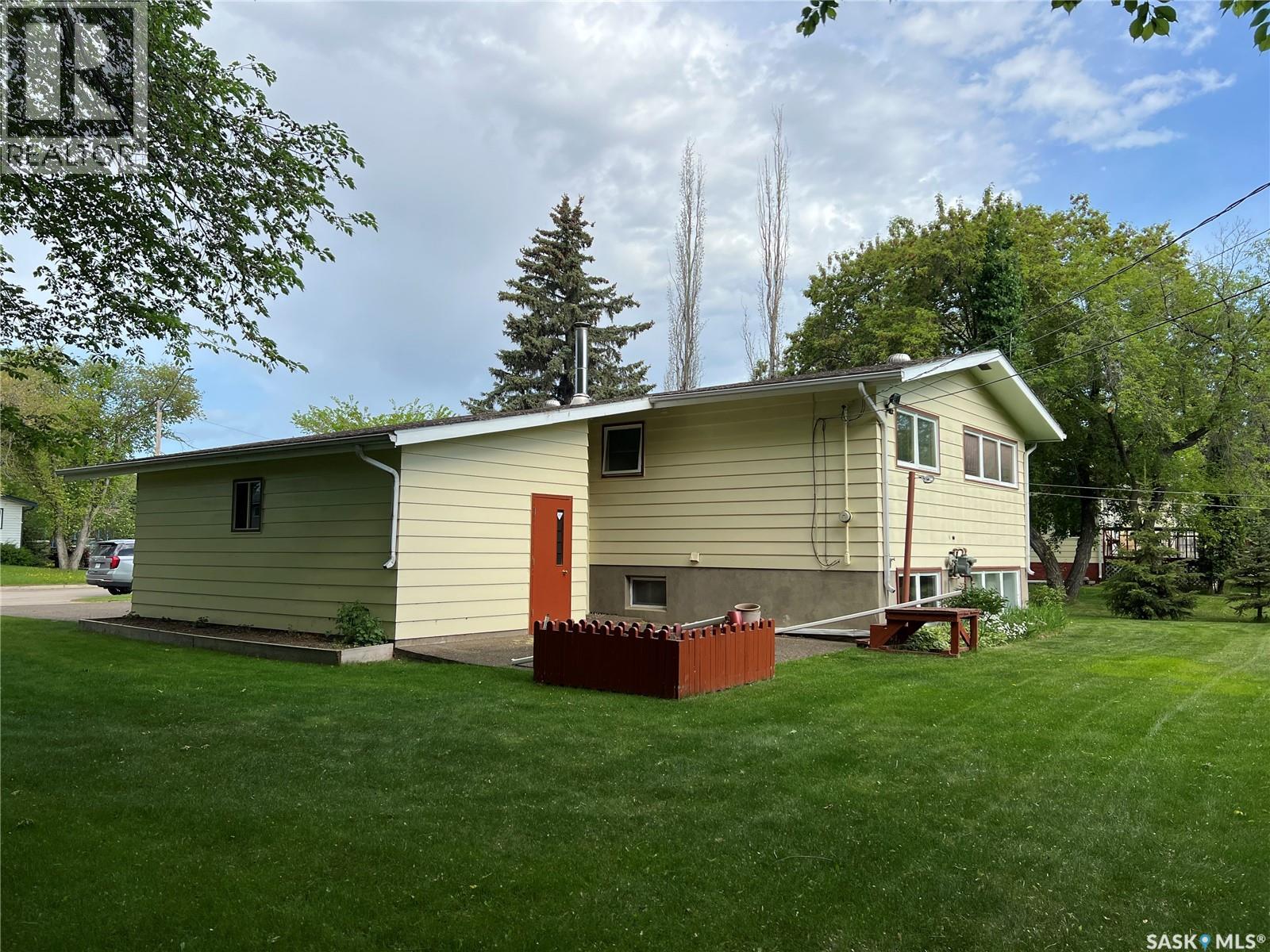 514 2nd Street E, Meadow Lake, Saskatchewan  S9X 1G6 - Photo 32 - SK022120