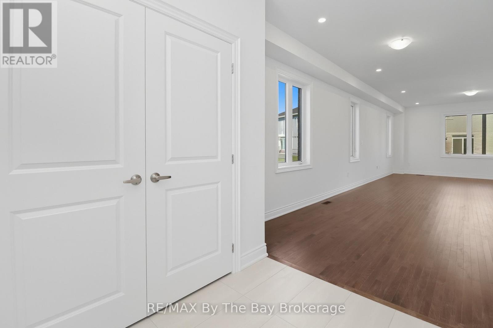 59 Amber Drive, Wasaga Beach, Ontario  L9Z 0R8 - Photo 12 - S12447317