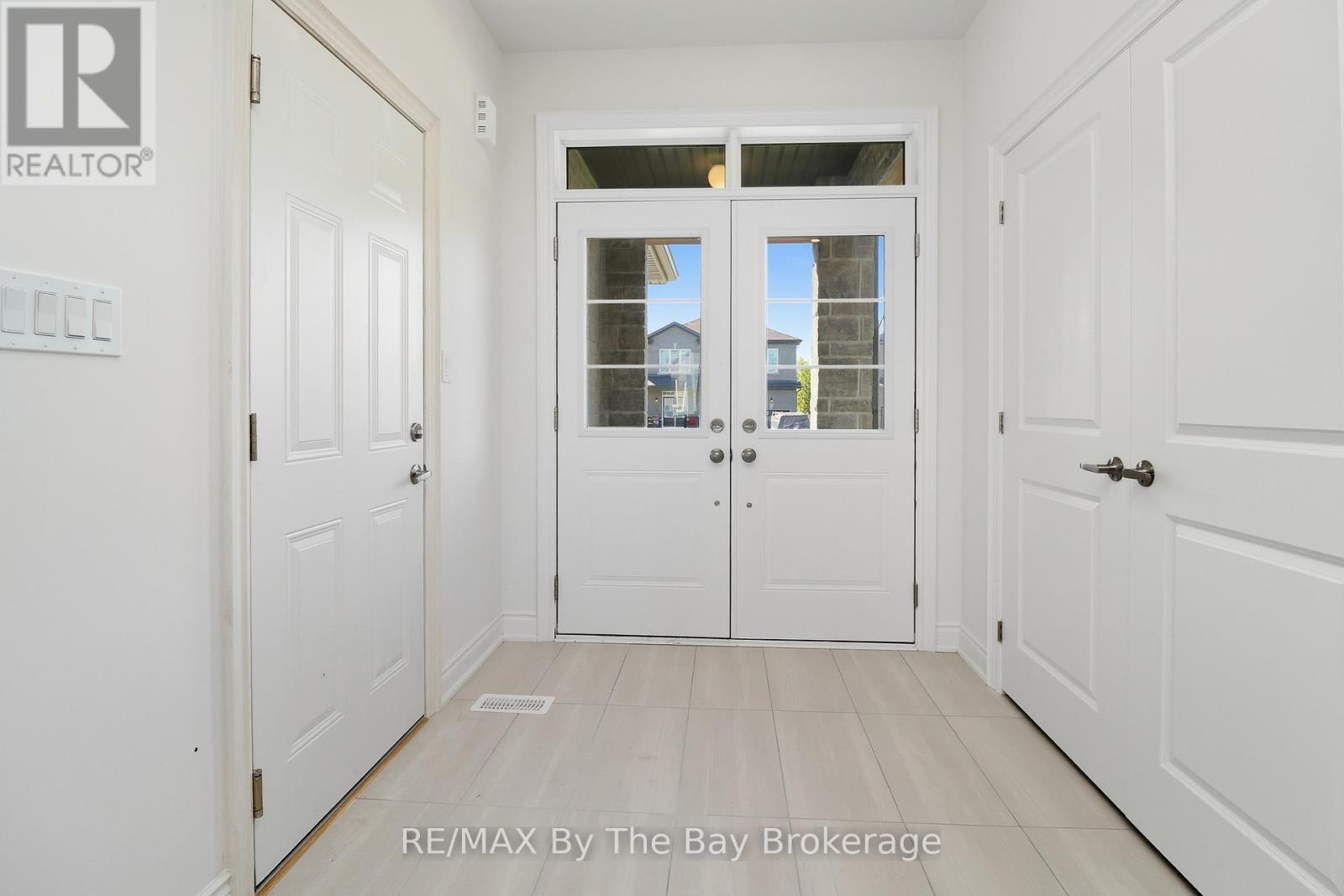 59 Amber Drive, Wasaga Beach, Ontario  L9Z 0R8 - Photo 3 - S12447317