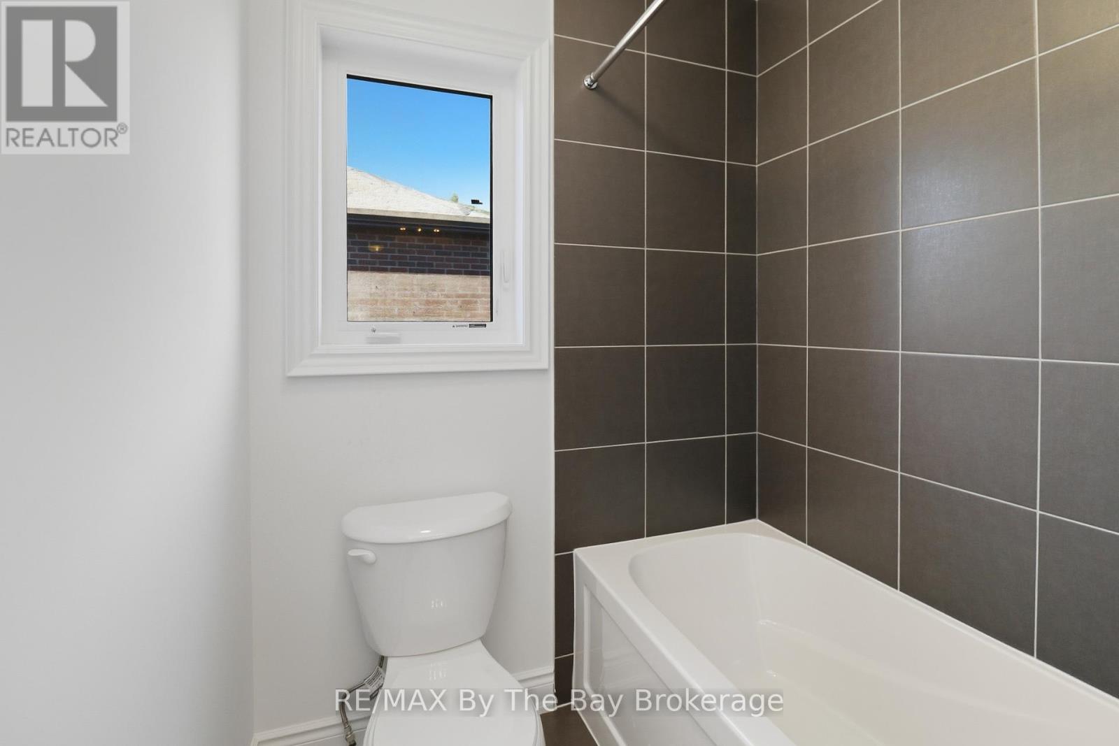 59 Amber Drive, Wasaga Beach, Ontario  L9Z 0R8 - Photo 37 - S12447317