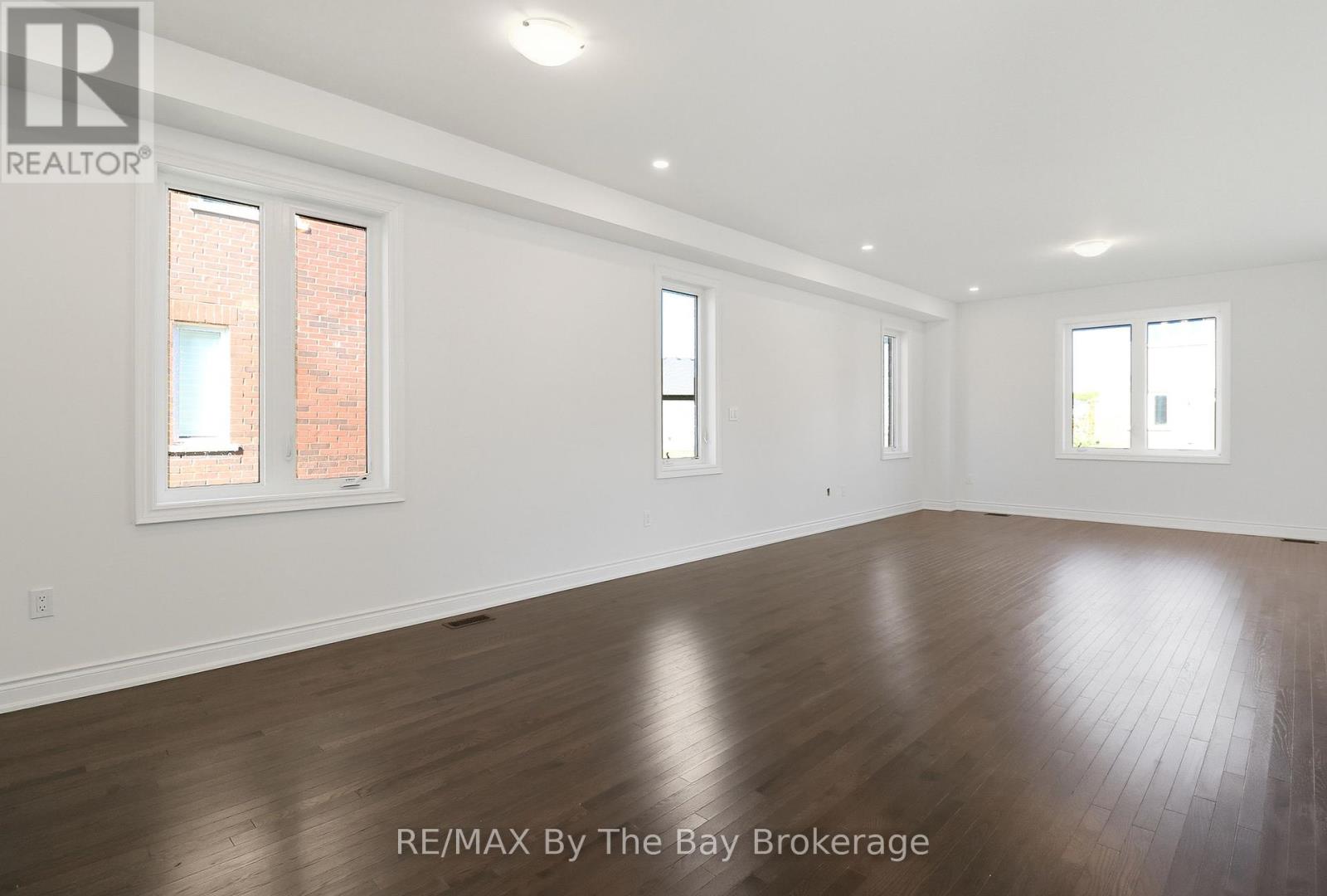 59 Amber Drive, Wasaga Beach, Ontario  L9Z 0R8 - Photo 5 - S12447317