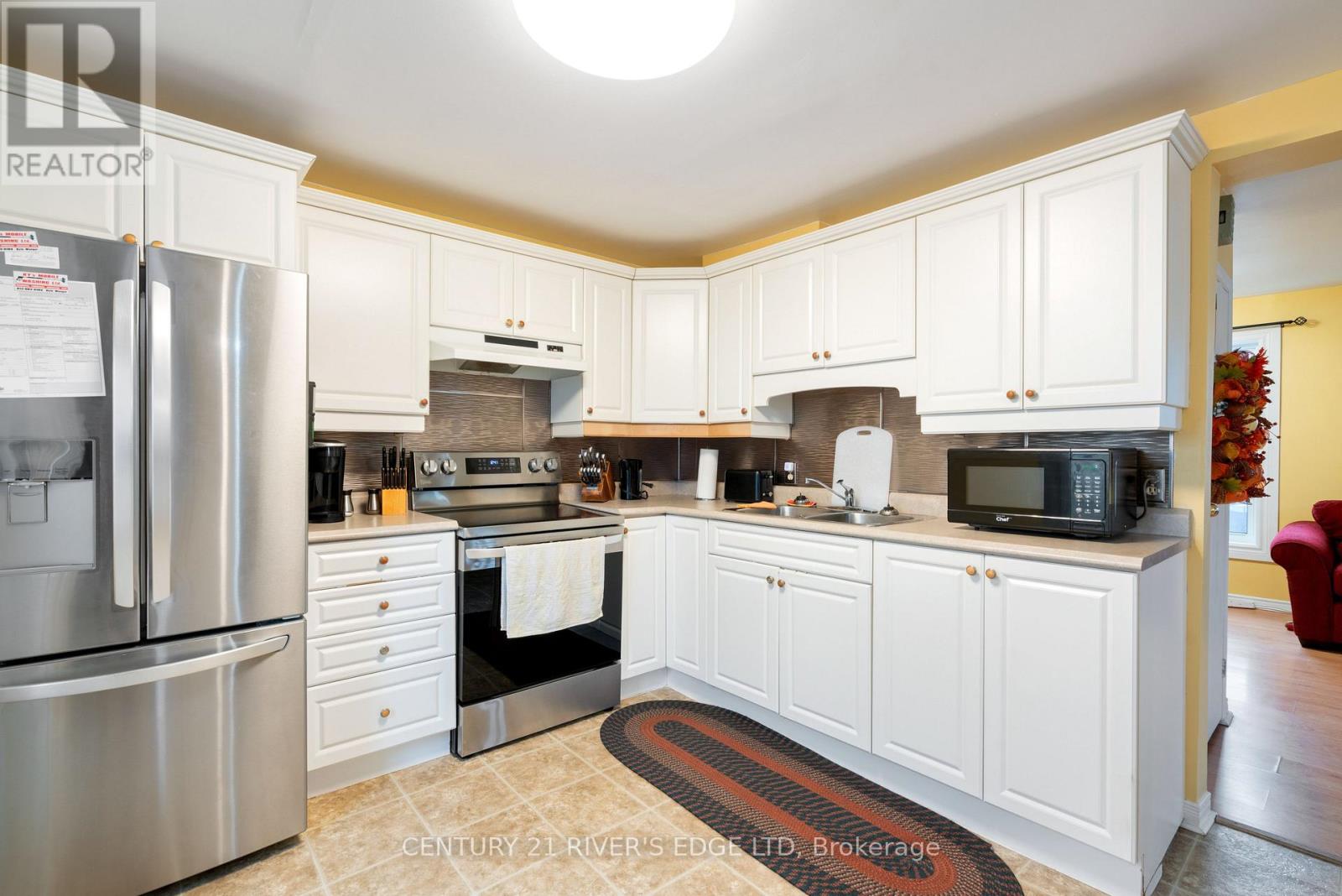 61 Augusta Street, South Dundas, Ontario K0C 1X0 - Photo 15 - X12498024