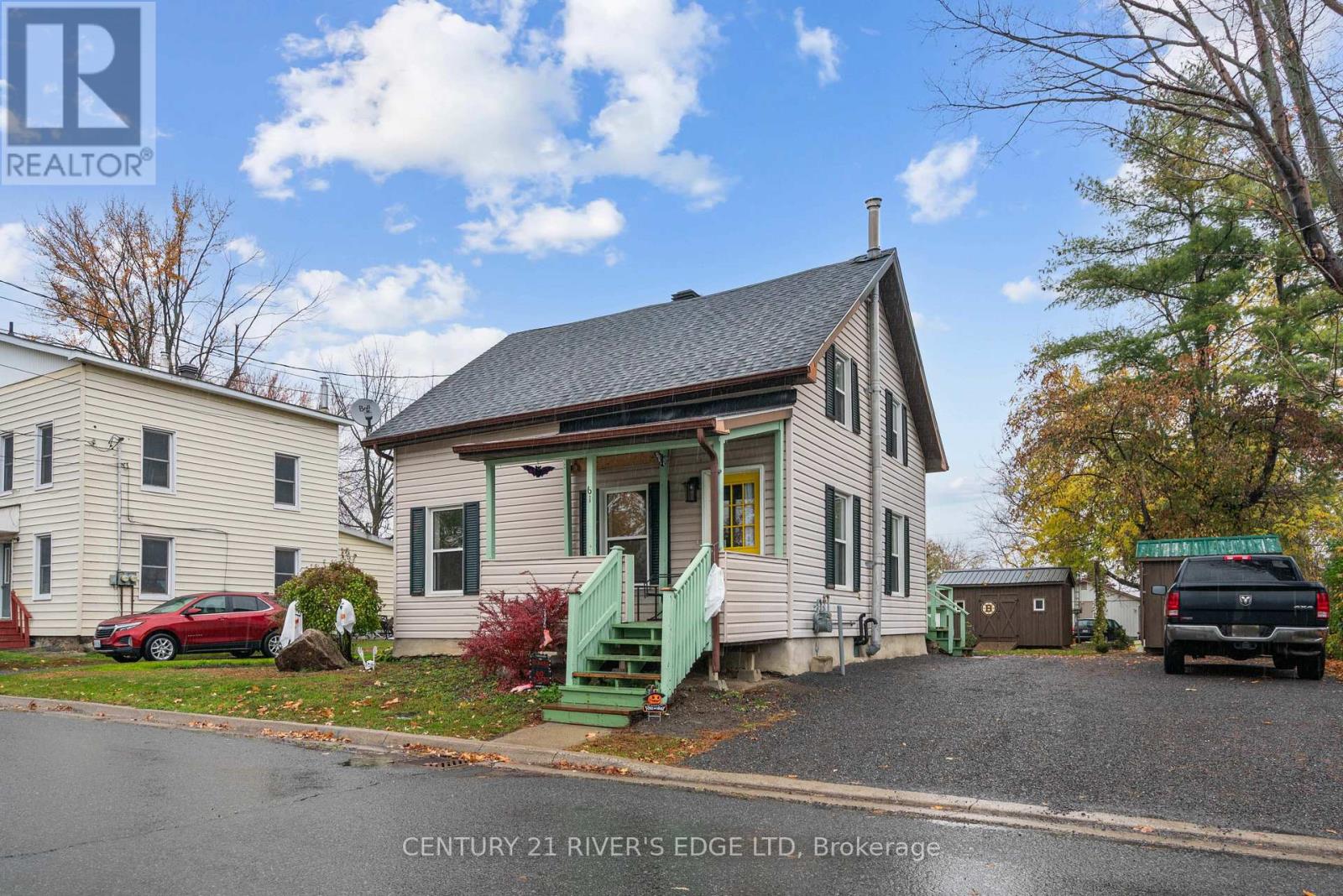 61 Augusta Street, South Dundas, Ontario K0C 1X0 - Photo 2 - X12498024