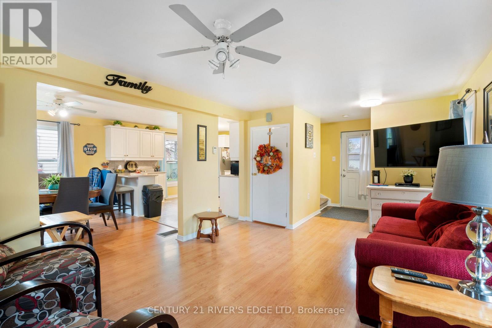 61 Augusta Street, South Dundas, Ontario K0C 1X0 - Photo 4 - X12498024