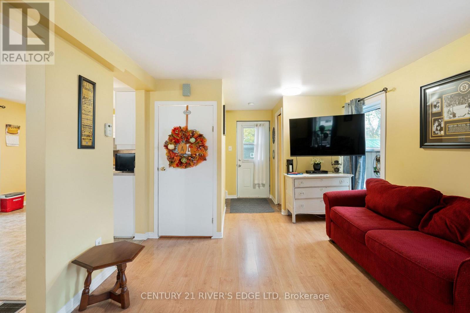 61 Augusta Street, South Dundas, Ontario K0C 1X0 - Photo 5 - X12498024