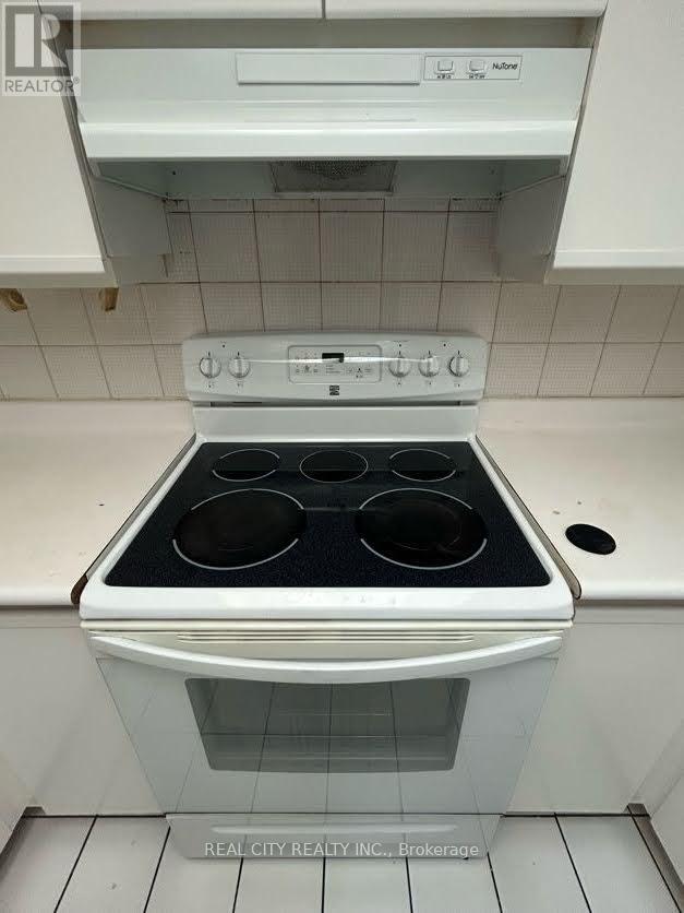 #2008 - 325 Webb Drive, Mississauga, Ontario  L5B 3Z9 - Photo 11 - W12476994