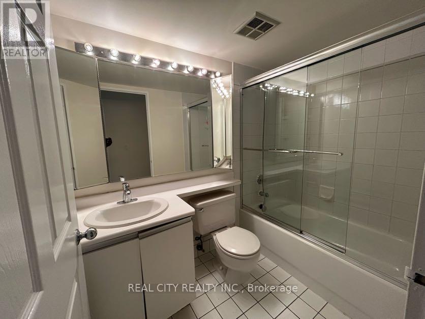 #2008 - 325 Webb Drive, Mississauga, Ontario  L5B 3Z9 - Photo 15 - W12476994