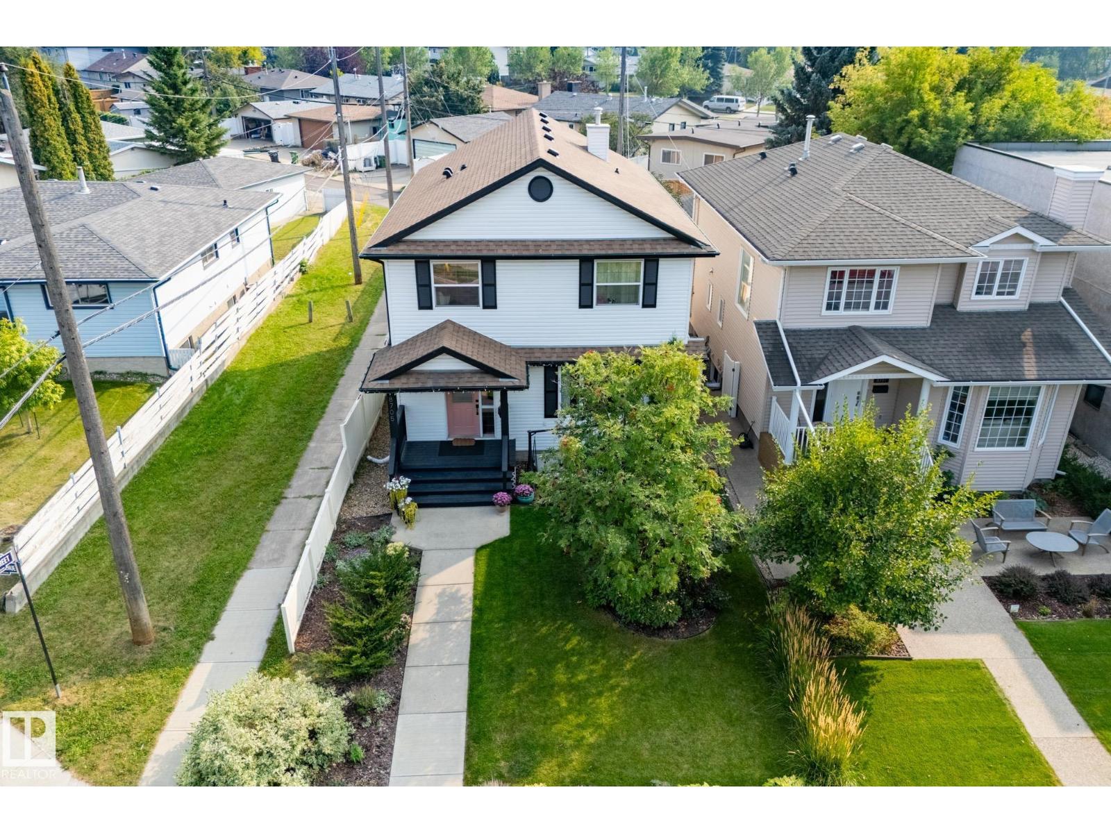 8705 92a Av Nw, Edmonton, Alberta  T6C 4G6 - Photo 1 - E4464266