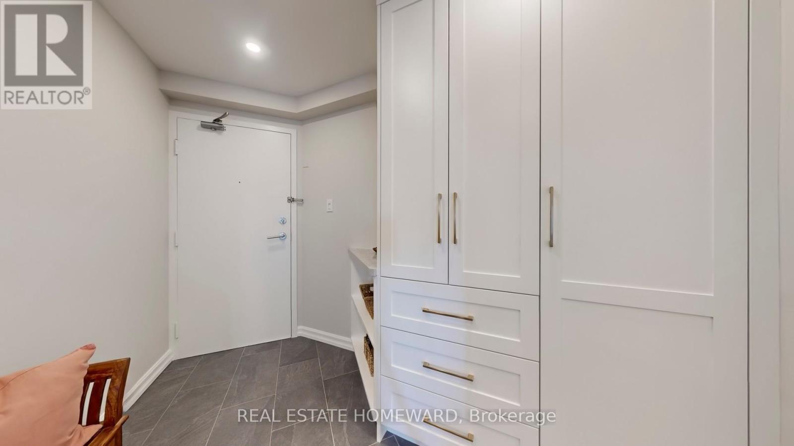 920 - 77 Maitland Place, Toronto, Ontario  M4Y 2V6 - Photo 4 - C12494232