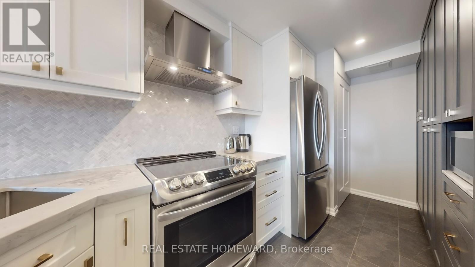 920 - 77 Maitland Place, Toronto, Ontario  M4Y 2V6 - Photo 5 - C12494232