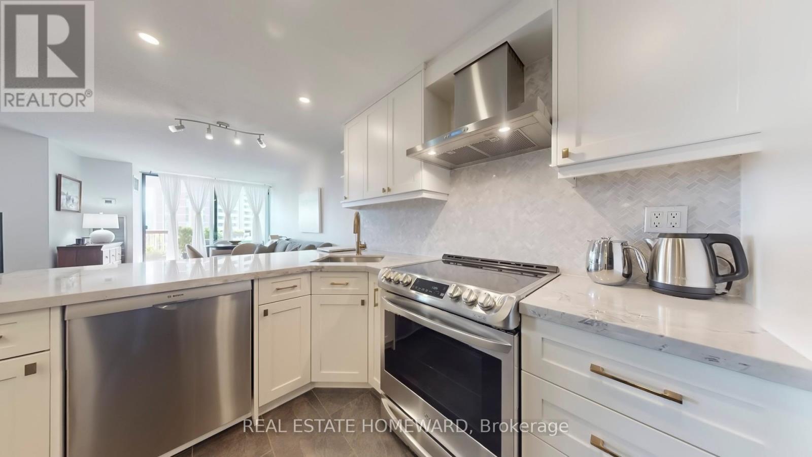 920 - 77 Maitland Place, Toronto, Ontario  M4Y 2V6 - Photo 6 - C12494232