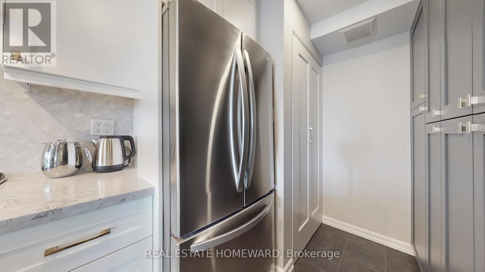 920 - 77 Maitland Place, Toronto, Ontario  M4Y 2V6 - Photo 8 - C12494232